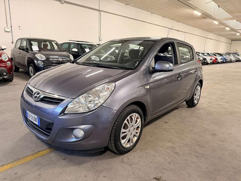 Usata Hyundai i20 Comfort 77 CV (56 kW) 2010 Grigio Utilitaria