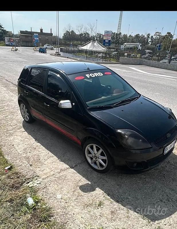 Usata Ford Fiesta 68 CV (50 kW) 2006 Nero Utilitaria