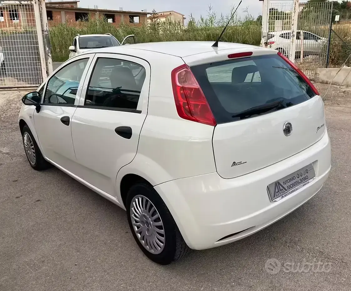 Usata Fiat Grande Punto S 75 CV (55 kW) 2011 Bianco Utilitaria