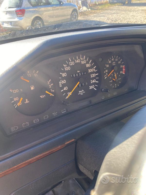 Usata Mercedes E300 1992 Nero Berlina