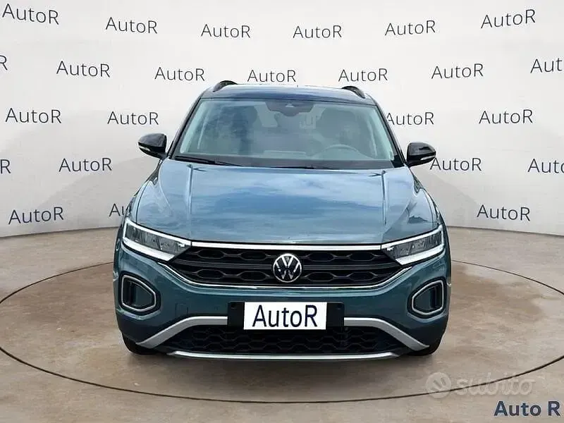 Usata VW T-Roc Life 150 CV (110 kW) 2024 Verde SUV