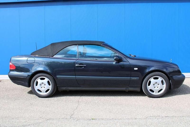 Usata Mercedes CLK200 Elegance 192 CV (141 kW) 1999 Blu Cabrio