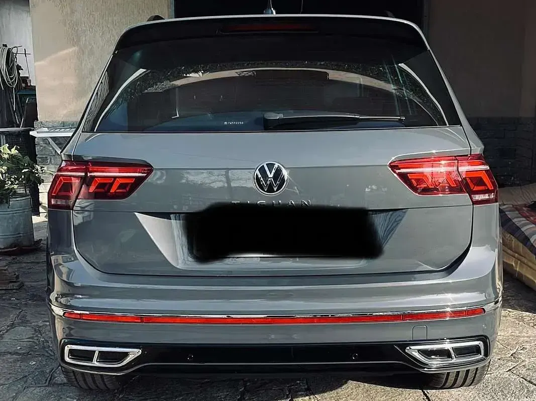 Usata VW Tiguan Allspace R-line 150 CV (110 kW) 2023 Grigio SUV