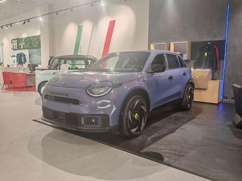Nuova Abarth 600e Scorpionissima 205 kW (280 CV) 2025 Lilla SUV