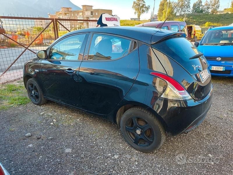 Usata Lancia Ypsilon Platinum 69 CV (50 kW) 2014 Nero Utilitaria