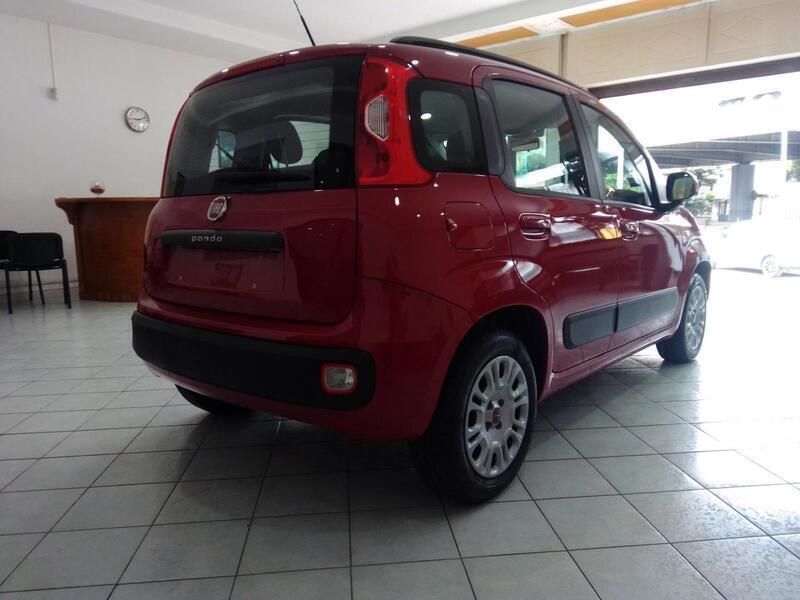 Usata Fiat Panda Lounge 69 CV (50 kW) 2017 Rosso Utilitaria