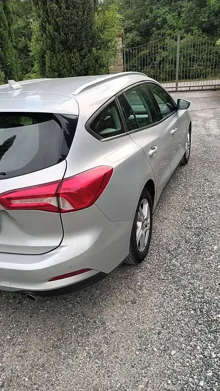 Usata Ford Focus Active 120 CV (88 kW) 2020 Grigio Station wagon