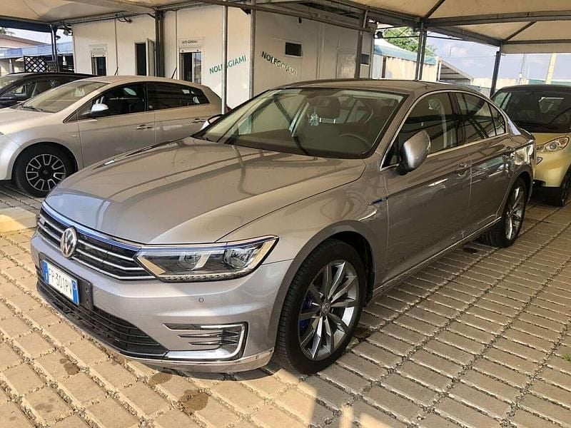 Usata VW Passat GTE 190 CV (139 kW) 2018 Grigio Berlina