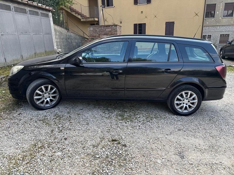 Usata Opel Astra 90 CV (66 kW) 2006 Nero Station wagon