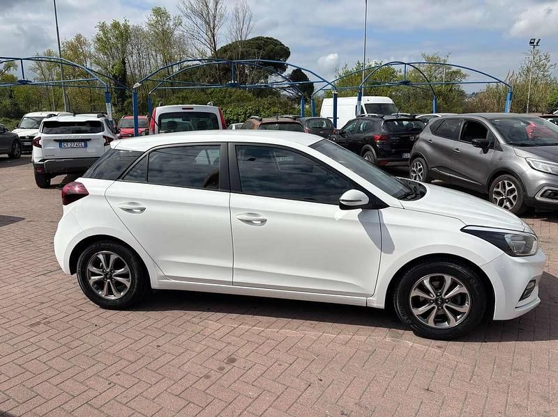 Usata Hyundai i20 73 CV (53 kW) 2019 Bianco Utilitaria