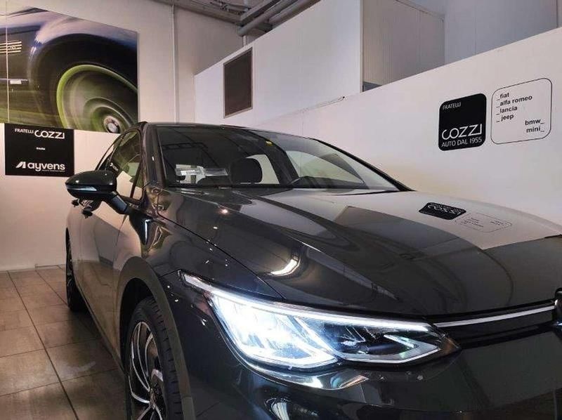 Usata VW Golf VIII Life 116 CV (85 kW) 2022 Grigio Berlina