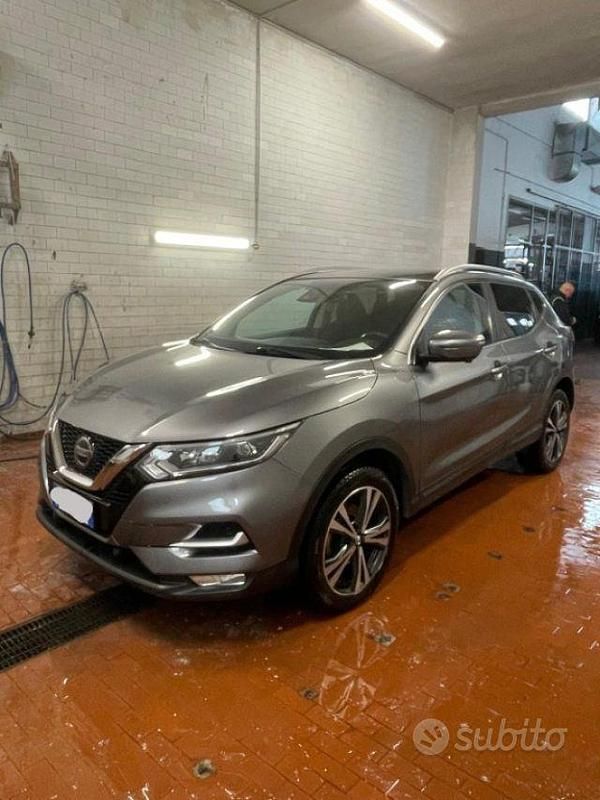Usata Nissan Qashqai N-Connecta 110 CV (80 kW) 2018 Grigio scuro SUV