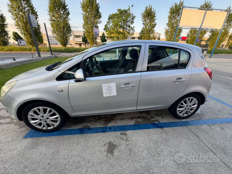 Usata Opel Corsa Selection 75 CV (55 kW) 2009 Grigio Utilitaria