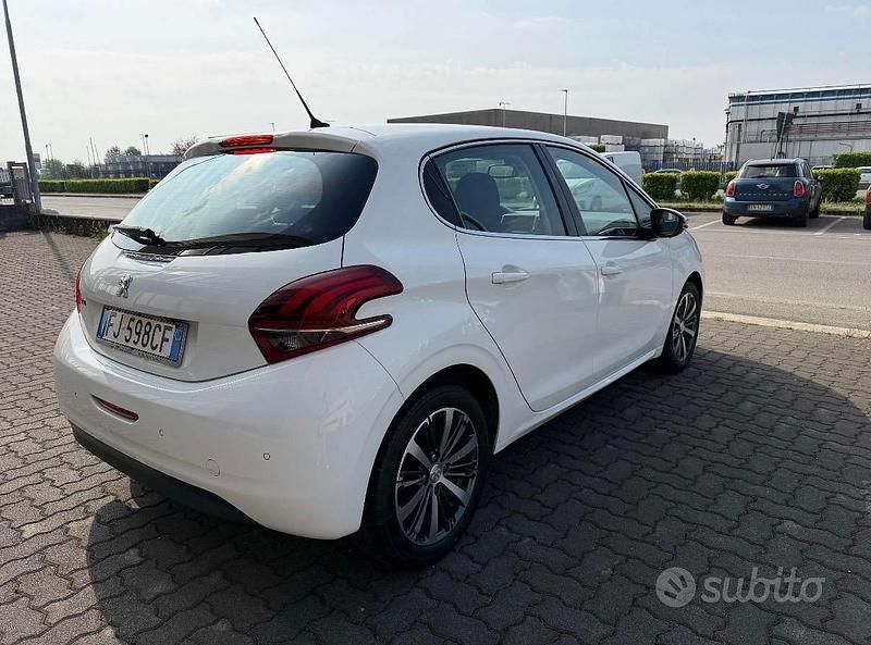 Usata Peugeot 208 75 CV (55 kW) 2017 Bianco Utilitaria