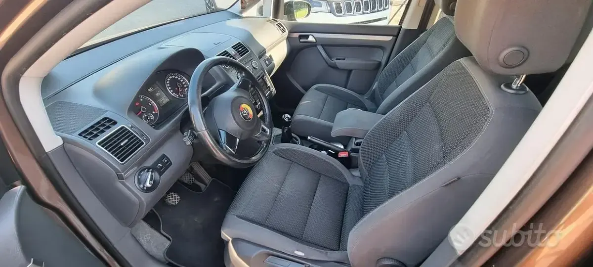 Usata VW Touran 102 CV (75 kW) 2015 Marrone Monovolume