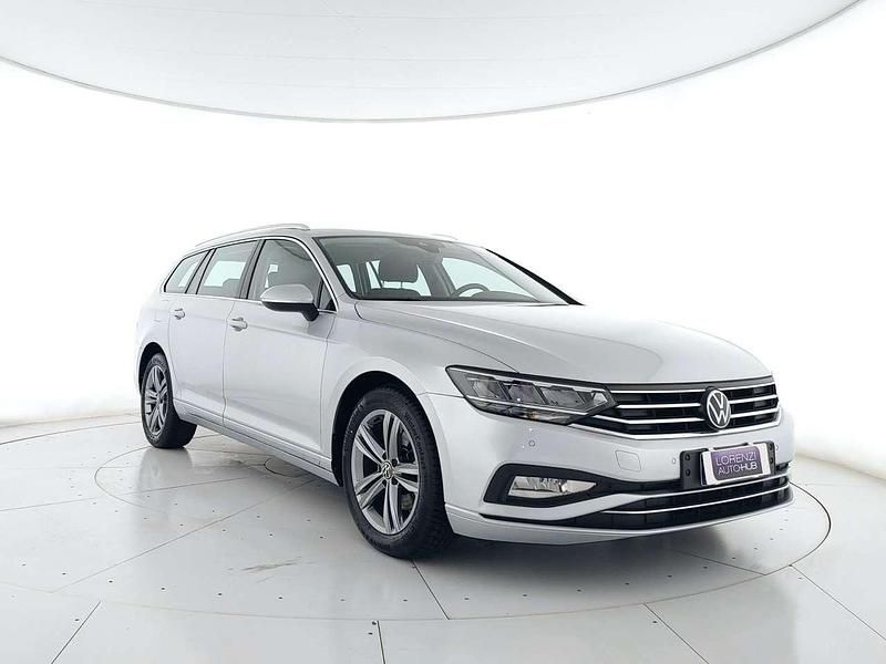 Argento Usata 2022 VW Passat Business Station wagon | 18.990 € (Buon prezzo) - Immagine 1/4