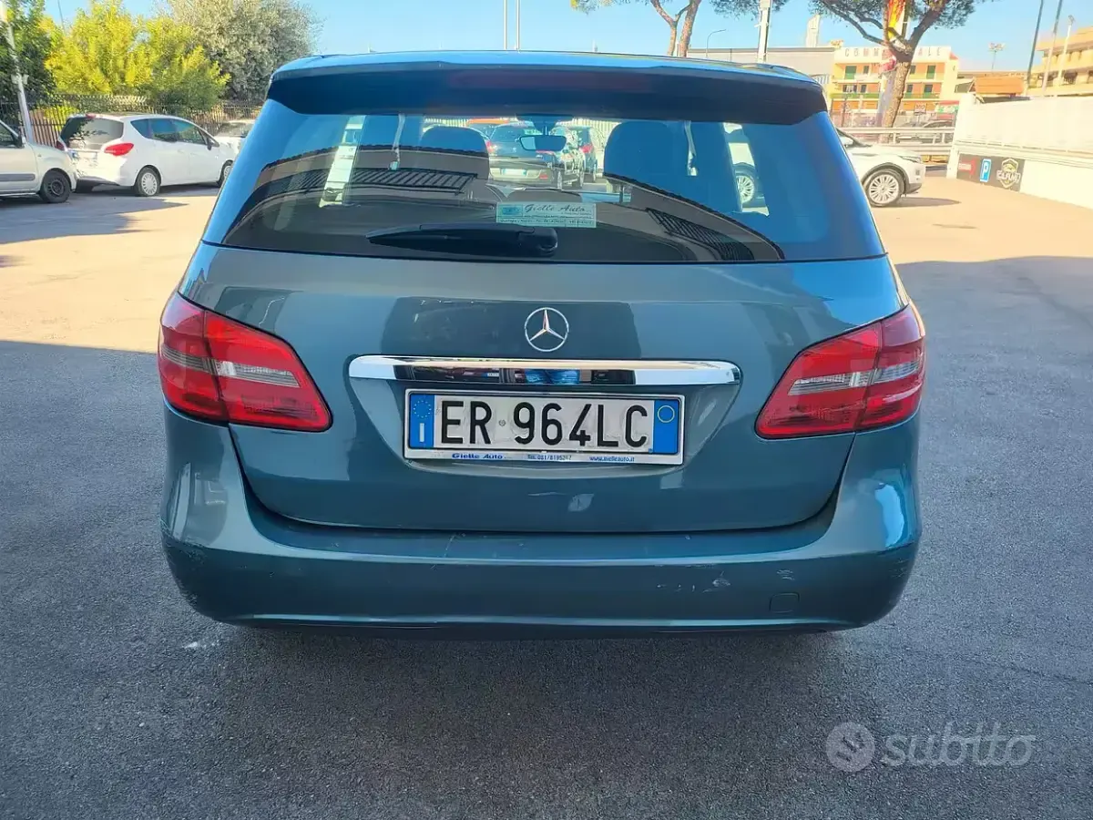 Usata Mercedes B200 Executive 136 CV (100 kW) 2013 Grigio Utilitaria