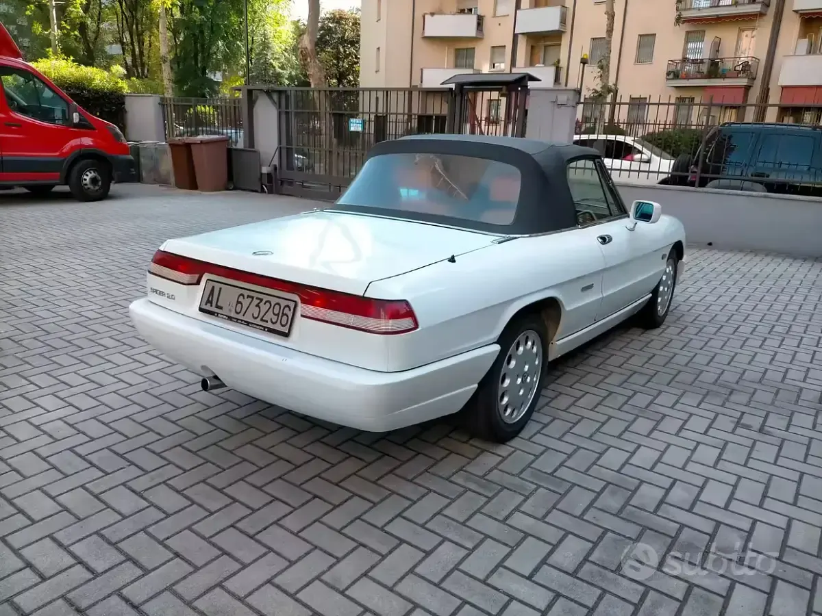 Usata Alfa Romeo Spider 122 CV (89 kW) 1990 Bianco Cabrio