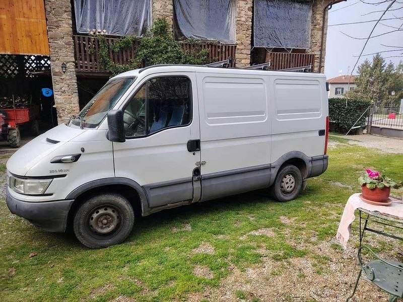 Usata Iveco Daily 95 CV (69 kW) 2004 Bianco Furgone