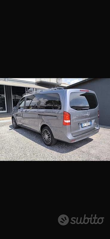 Usata Mercedes V220 Exclusive 163 CV (119 kW) 2023 Grigio Monovolume