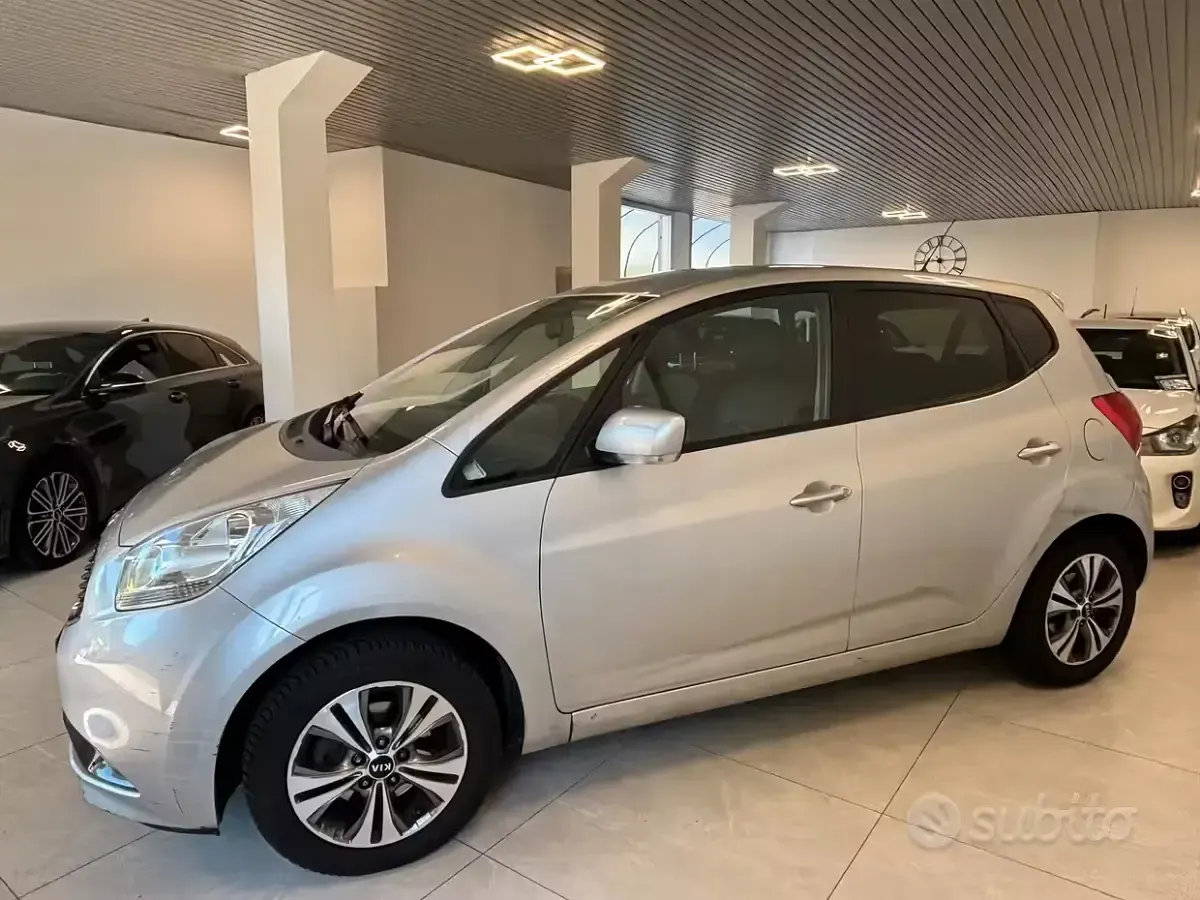 Usata Kia Venga 90 CV (66 kW) 2016 Grigio Utilitaria