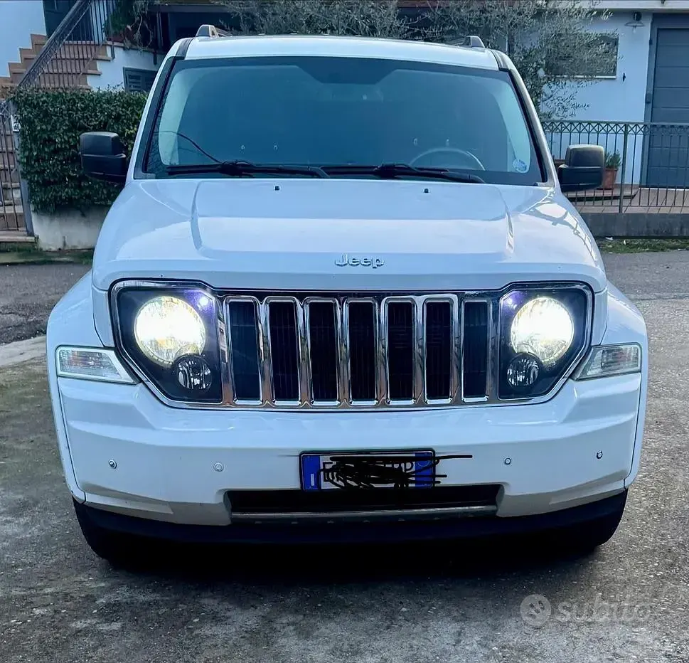 Usata Jeep Cherokee 200 CV (147 kW) 2013 Bianco SUV