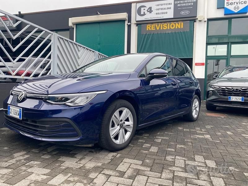 Usata VW Golf VIII Life 110 CV (80 kW) 2022 Blu Berlina