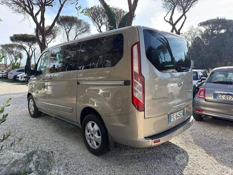 Begagnad Ford Tourneo Titanium 131 HK (96 kW) 2016 Beige Minibuss