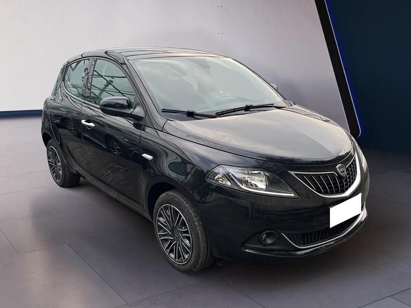 Usata Lancia Ypsilon Gold 70 CV (51 kW) 2021 Nero Utilitaria
