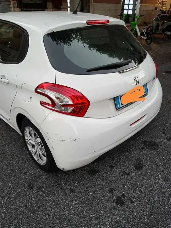 Usata Peugeot 208 Allure 82 CV (60 kW) 2014 Bianco Utilitaria