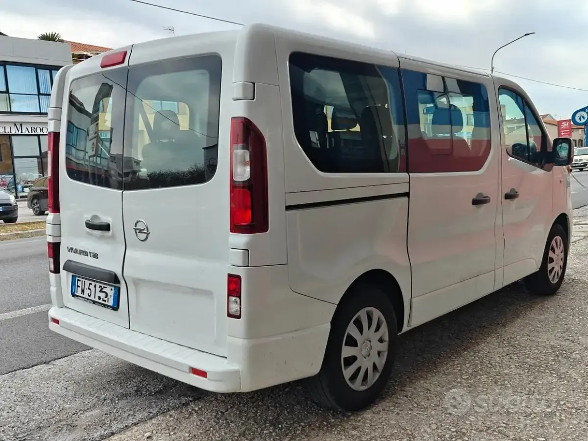 Usata Opel Vivaro-e Combi S 120 CV (88 kW) 2019 Bianco Monovolume