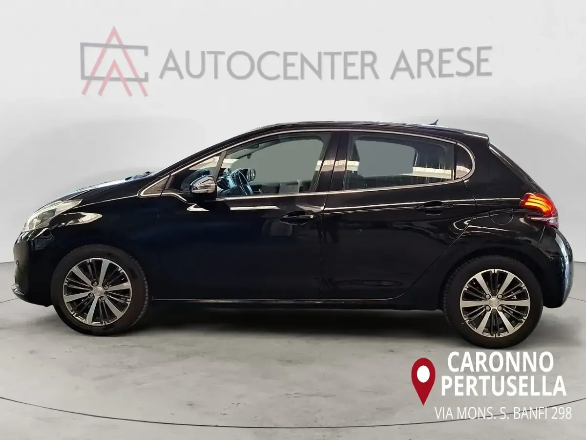 Usata Peugeot 208 Allure 99 CV (72 kW) 2016 Nero Utilitaria