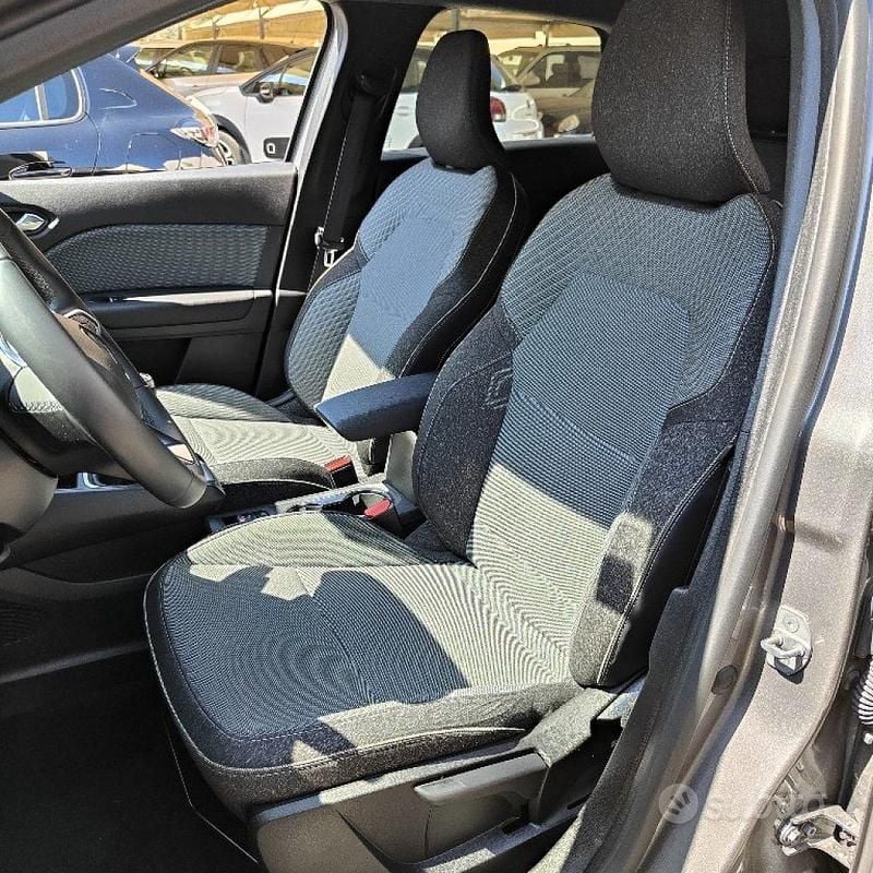 Usata Renault Captur Techno 91 CV (66 kW) 2025 Grigio SUV