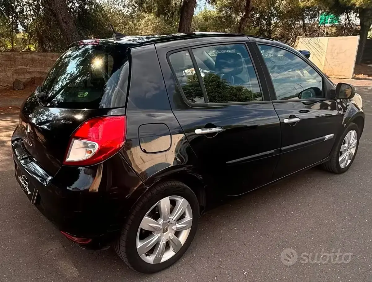 Usata Renault Clio II Luxe 85 CV (62 kW) 2009 Nero Berlina