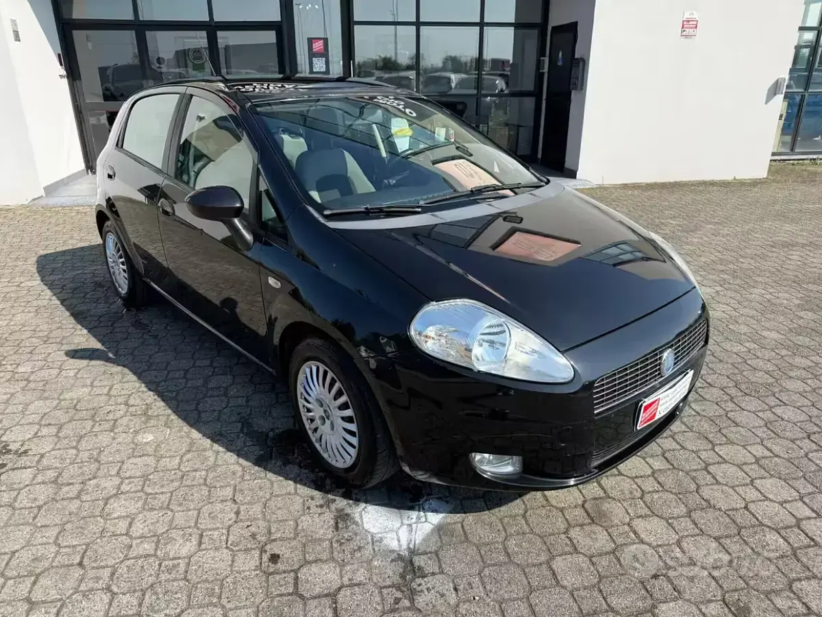 Usata Fiat Grande Punto Active 65 CV (47 kW) 2007 Nero Utilitaria