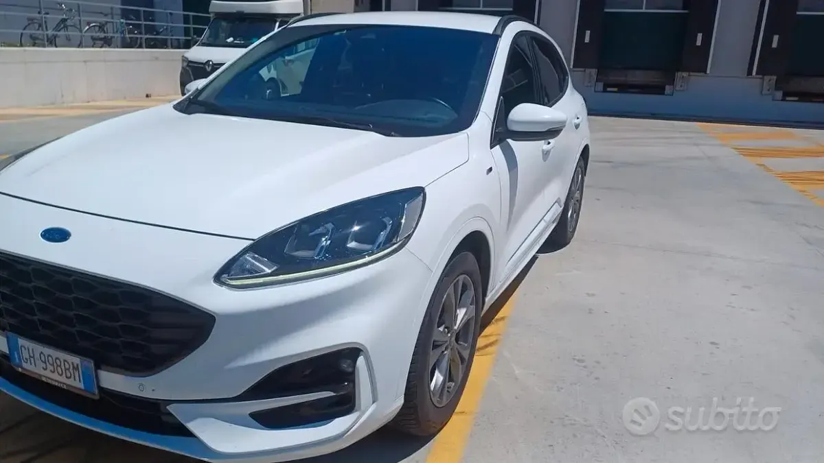 Usata Ford Kuga ST-Line 150 CV (110 kW) 2022 Bianco SUV