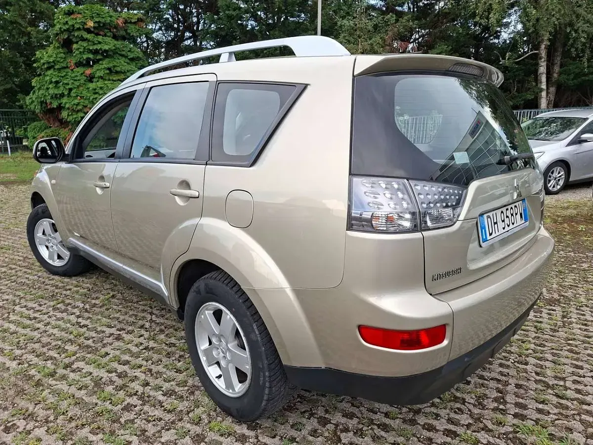 Usata Mitsubishi Outlander Instyle 140 CV (102 kW) 2007 Bronzo SUV