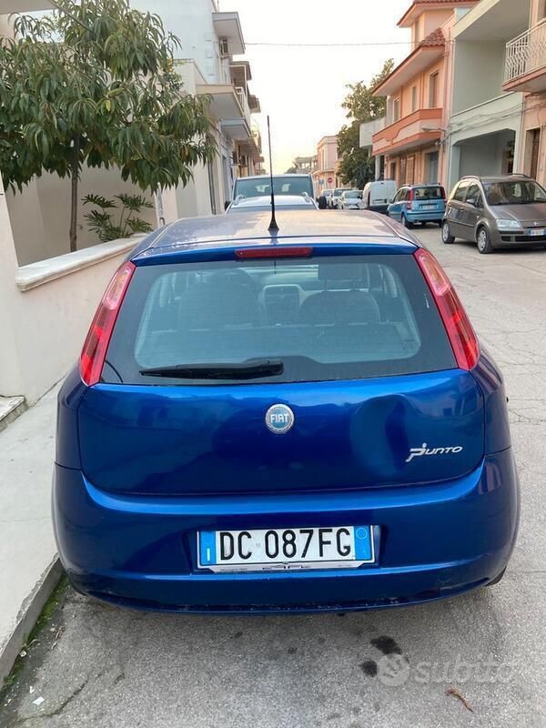 Usata 2006 Fiat Grande Punto Due volumi | 2500 € - Immagine 1/4