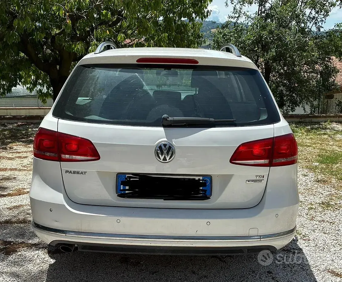 Usata VW Passat 110 CV (80 kW) 2011 Bianco Station wagon