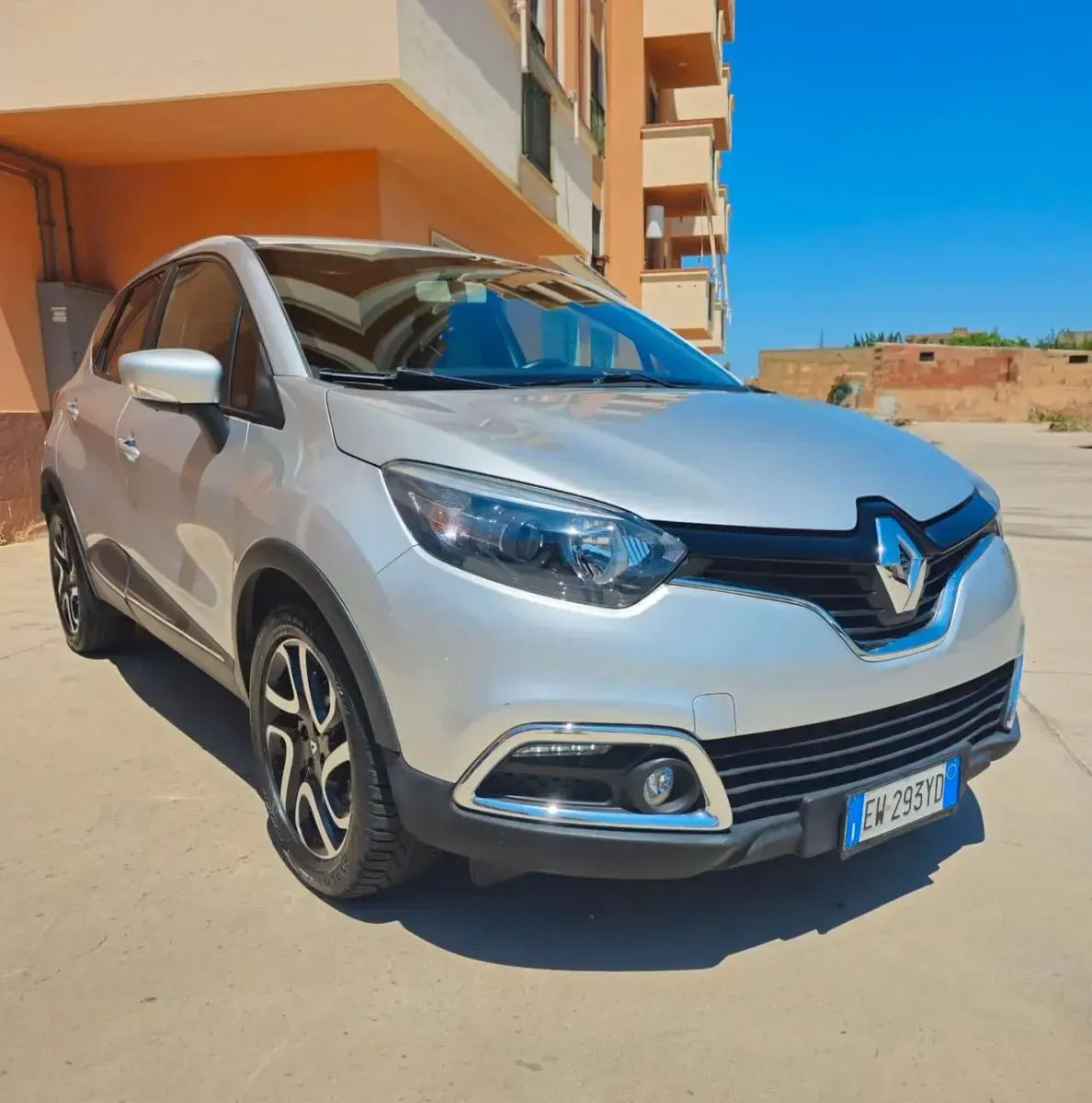 Usata Renault Captur 90 CV (66 kW) 2014 Argento SUV