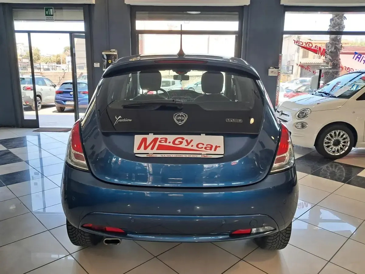 Usata Lancia Ypsilon Gold 69 CV (50 kW) 2022 Blu Utilitaria