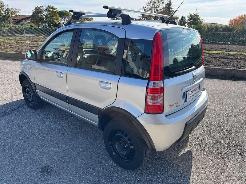 Usata Fiat Panda 4x4 Climbing 75 CV (55 kW) 2011 Argento Utilitaria