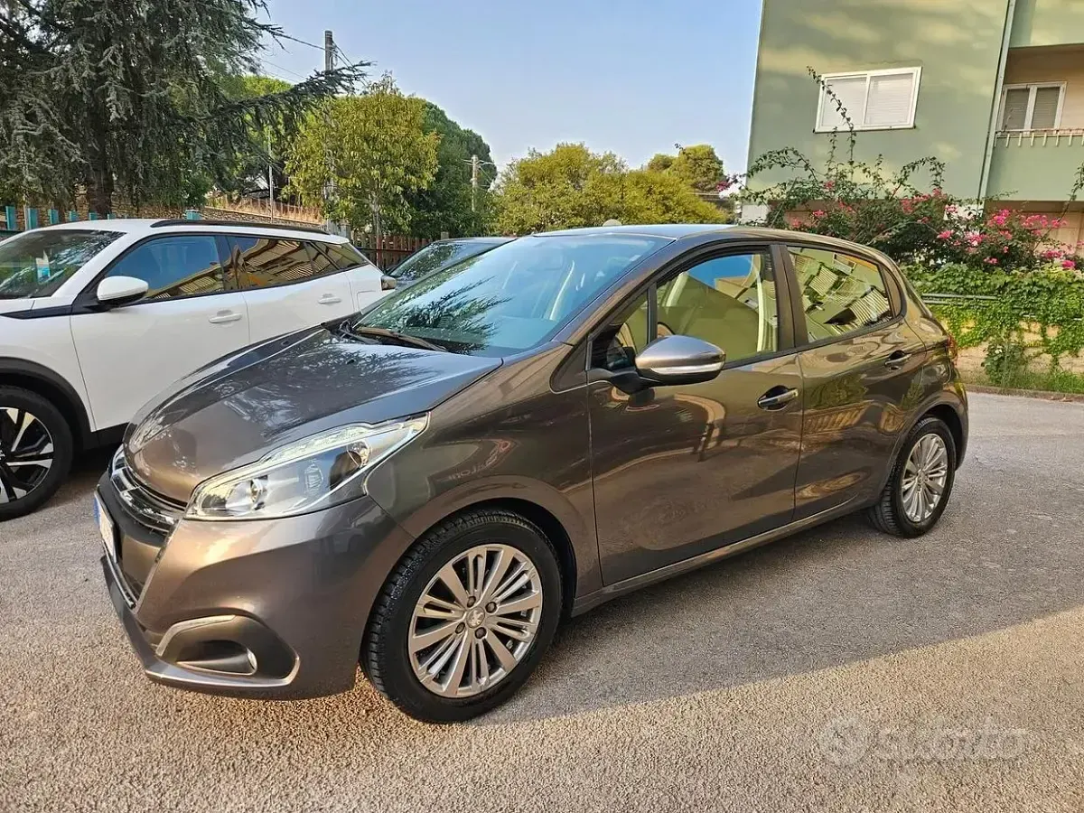 Usata Peugeot 208 Allure 82 CV (60 kW) 2019 Grigio Utilitaria