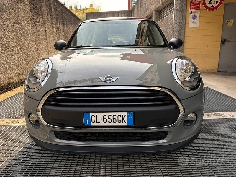 Usata Mini ONE 75 CV (55 kW) 2018 Grigio Utilitaria