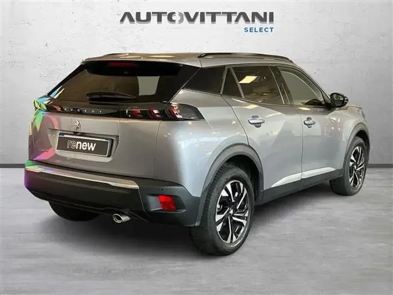 Usata Peugeot 2008 Allure 102 CV (75 kW) 2022 Grigio scuro SUV