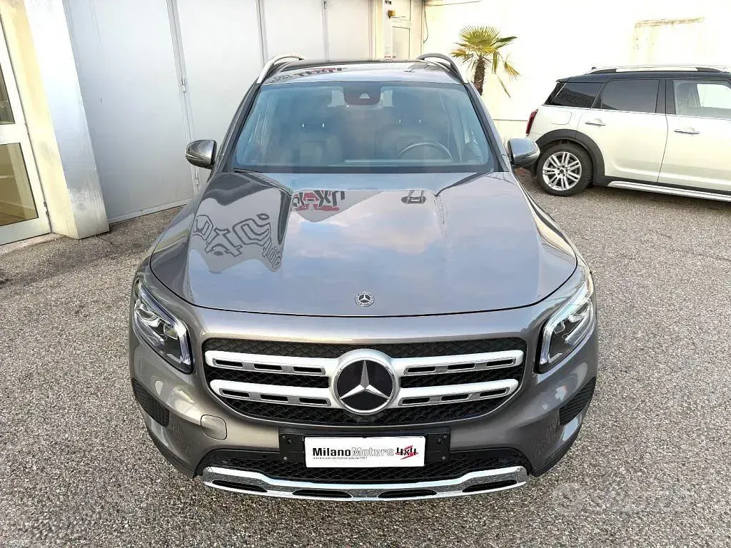 Usata Mercedes GLB200 150 CV (110 kW) 2020 Grigio SUV