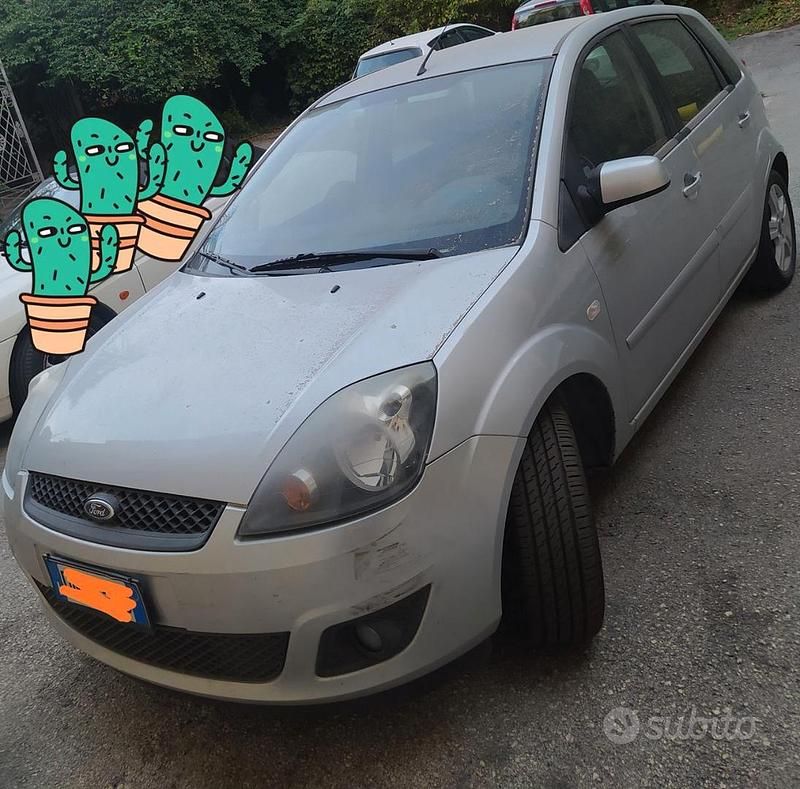 Usata Ford Fiesta 75 CV (55 kW) 2008 Grigio Utilitaria