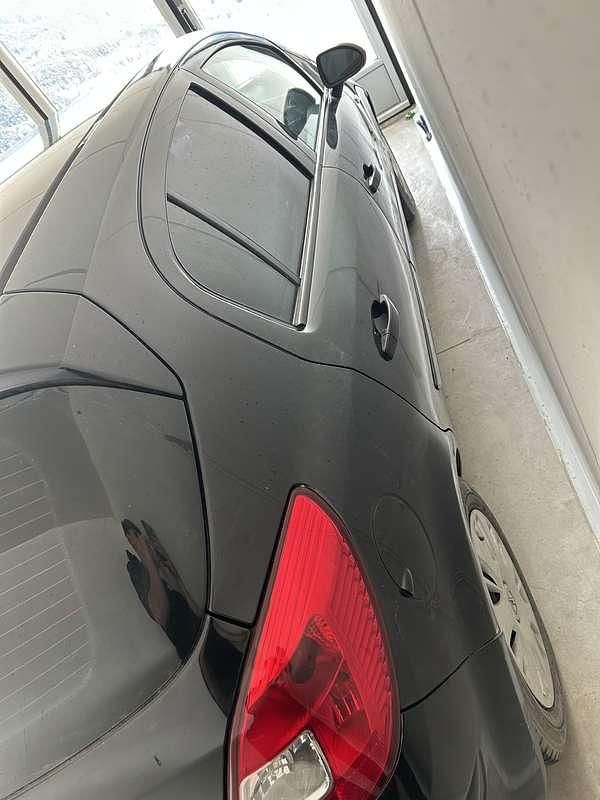 Używany Opel Corsa Basis 60 KM (44 kW) 2007 Czarny Hatchback