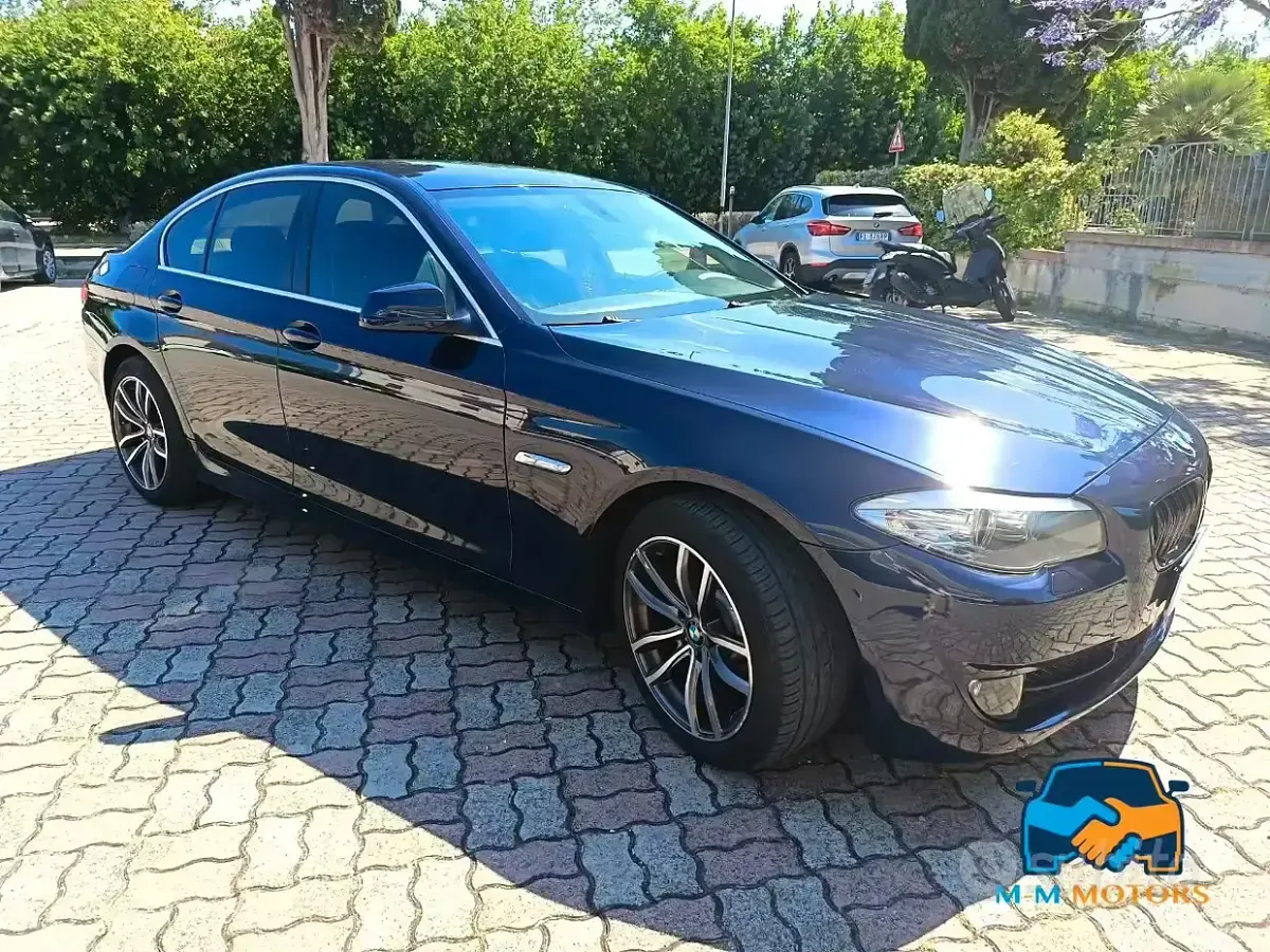 Usata BMW 520 Efficient Dynamics 184 CV (135 kW) 2011 Blu/azzurro Berlina
