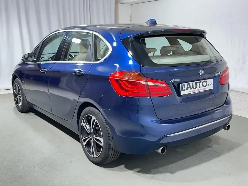 Usata BMW 220 Luxury Line 190 CV (139 kW) 2017 Blu Station wagon
